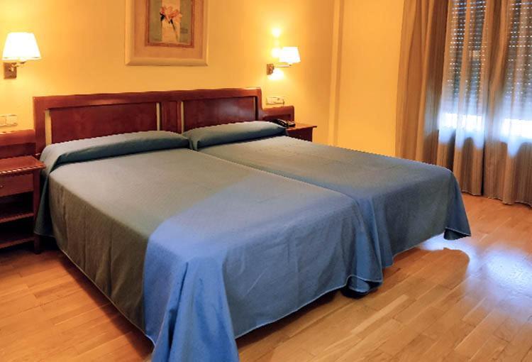 Hostal Plaza Mayor Torrejón de Ardoz Eksteriør bilde